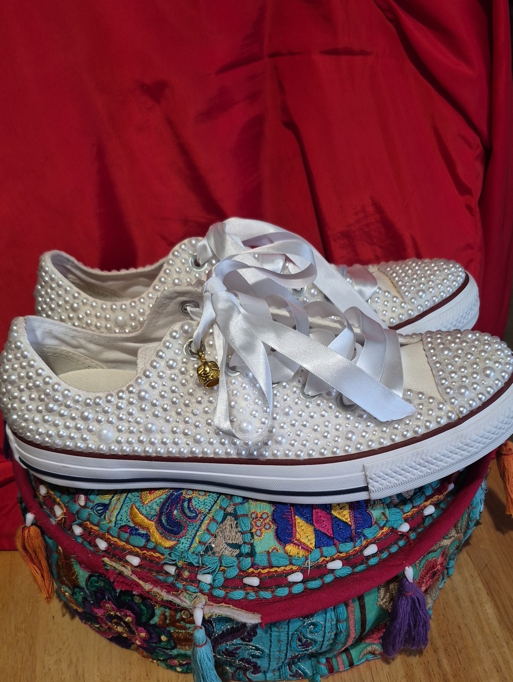 Converse Pearl-Embellished White Low-Top Sneakers - Picture 2 of 10